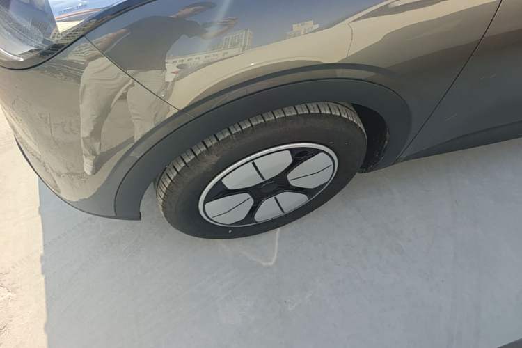Used Geely Galaxy Geome 2025 310km Youth Edition Left Front Wheel Hub