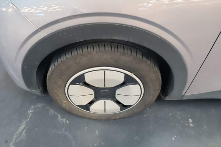 Used Geely Galaxy Geome 2025 310km Youth Edition Left Front Wheel Hub