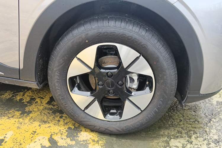 Used Geely Galaxy Geome 2025 310km Dream Edition Right Front Wheel Hub