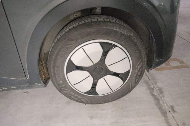 Used Geely Galaxy Geome 2025 310km Youth Edition Right Front Wheel Hub