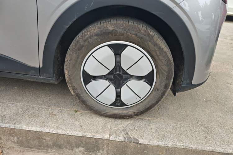 Used Geely Galaxy Geome 2025 310km Youth Edition Right Front Wheel Hub