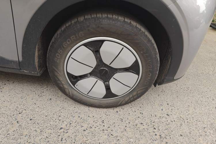 Used Geely Galaxy Geome 2025 310km Youth Edition Right Front Wheel Hub