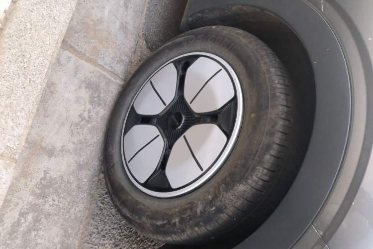 Used Geely Galaxy Geome 2025 310km Youth Edition Right Front Wheel Hub