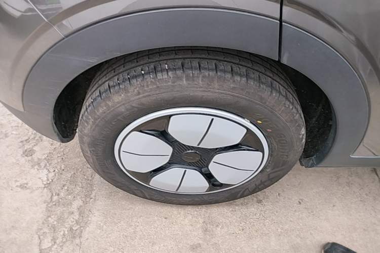 Used Geely Galaxy Geome 2025 310km Youth Edition Right Rear Wheel Hub