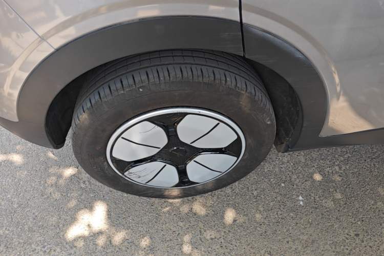 Used Geely Galaxy Geome 2025 310km Youth Edition Right Rear Wheel Hub