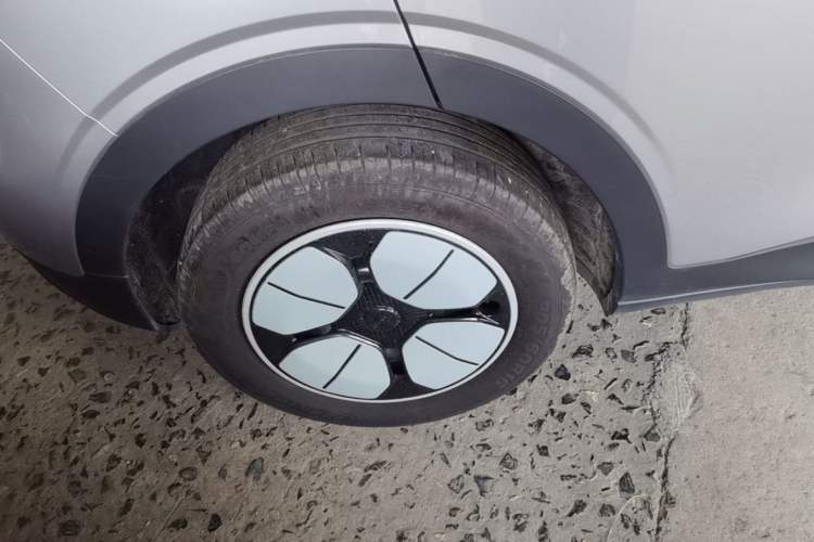 Used Geely Galaxy Geome 2025 310km Youth Edition Right Rear Wheel Hub