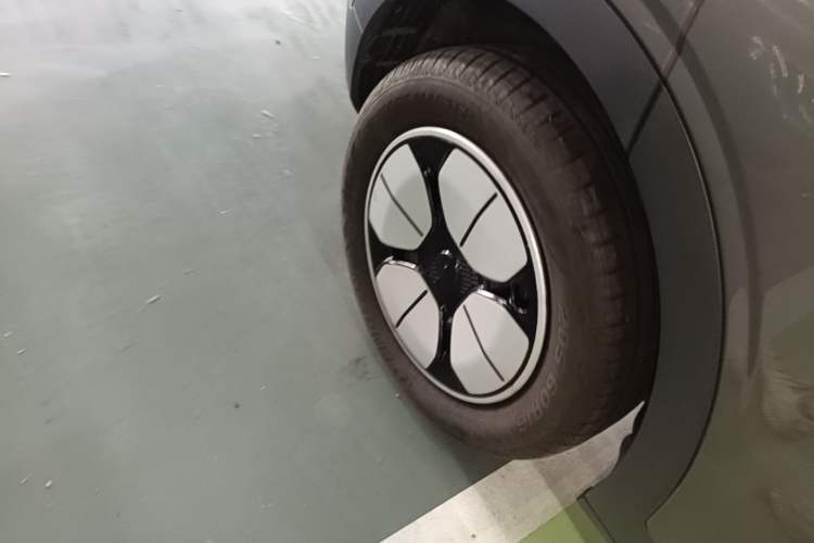 Used Geely Galaxy Geome 2025 310km Youth Edition Right Rear Wheel Hub