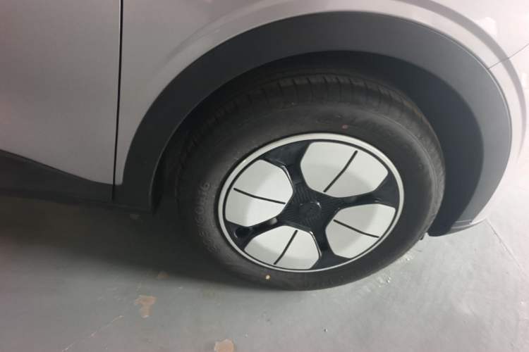 Used Geely Galaxy Geome 2025 310km Youth Edition Right Rear Wheel Hub