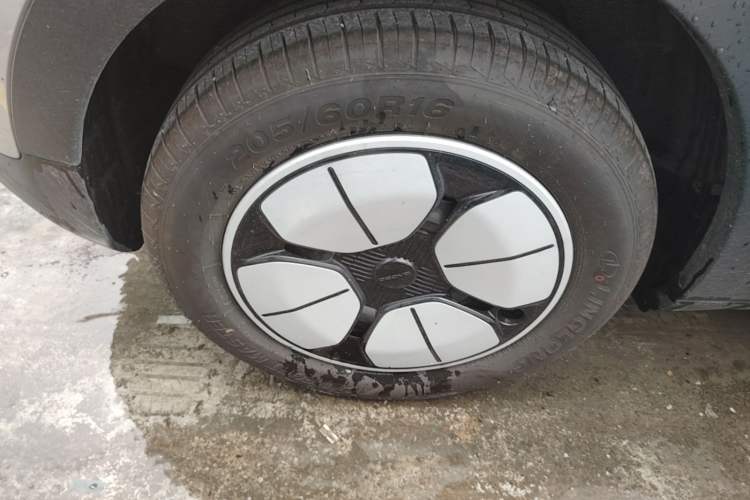 Used Geely Galaxy Geome 2025 310km Youth Edition Right Rear Wheel Hub