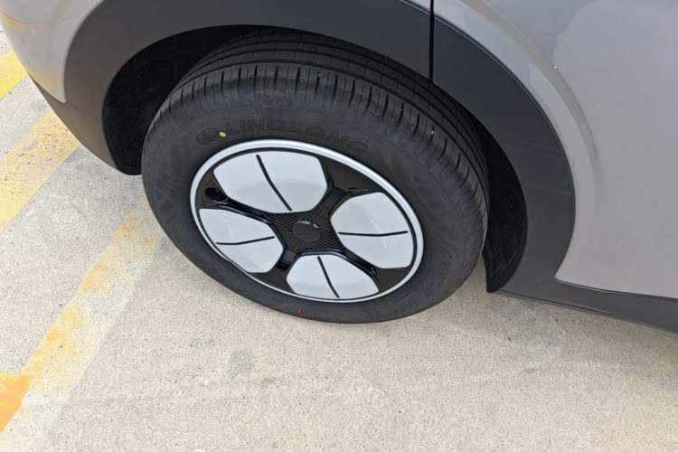 Used Geely Galaxy Geome 2025 310km Youth Edition Right Rear Wheel Hub