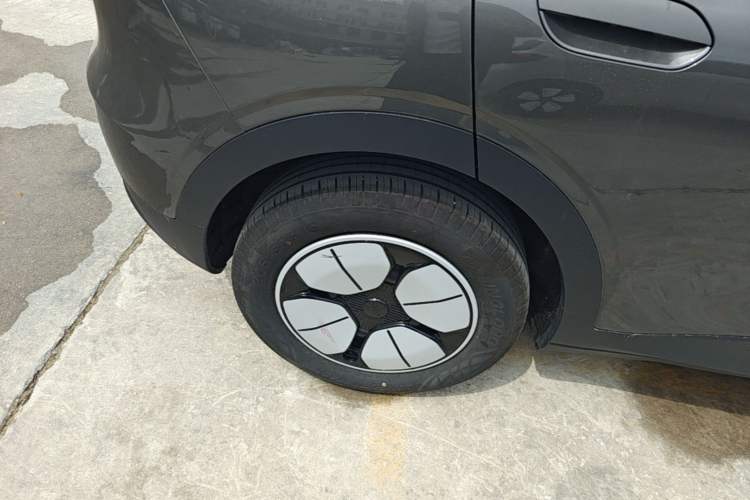 Used Geely Galaxy Geome 2025 310km Youth Edition Right Rear Wheel Hub