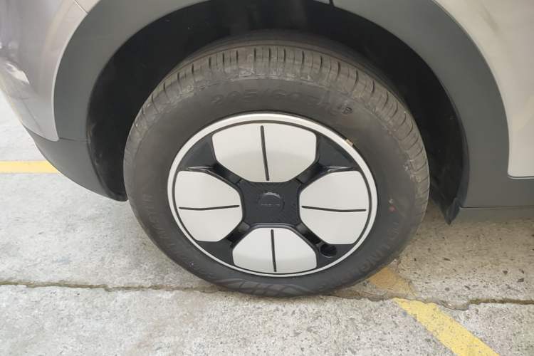 Used Geely Galaxy Geome 2025 310km Youth Edition Right Rear Wheel Hub