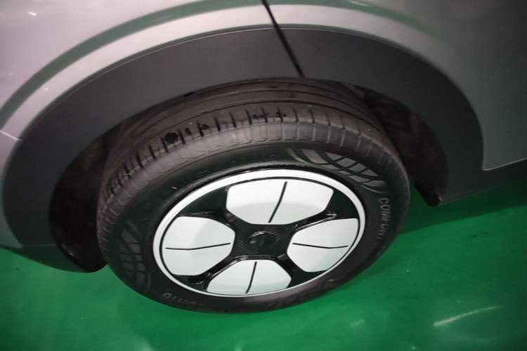 Used Geely Galaxy Geome 2025 310km Youth Edition Right Rear Wheel Hub