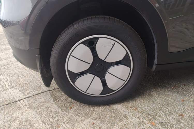 Used Geely Galaxy Geome 2025 310km Youth Edition Right Rear Wheel Hub
