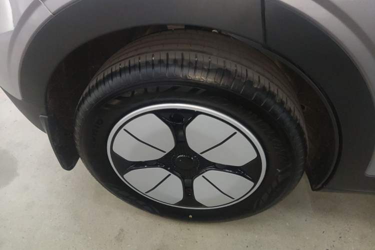 Used Geely Galaxy Geome 2025 310km Youth Edition Right Rear Wheel Hub