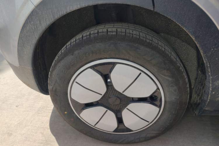 Used Geely Galaxy Geome 2025 310km Youth Edition Right Rear Wheel Hub