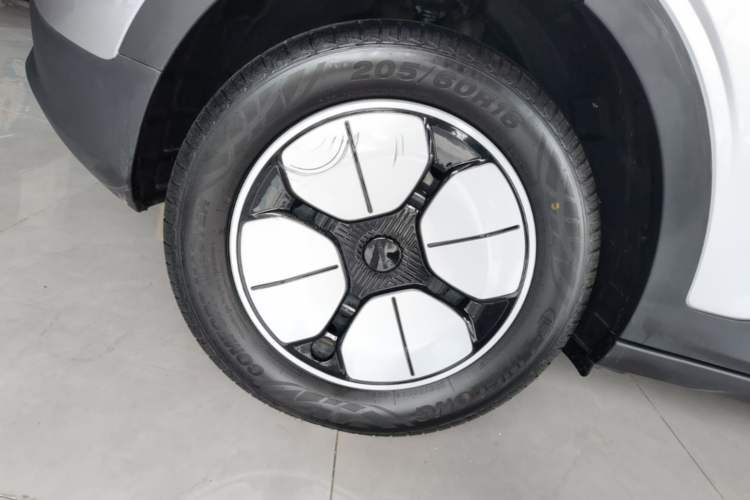 Used Geely Galaxy Geome 2025 410 km Free Version Right Rear Wheel Hub