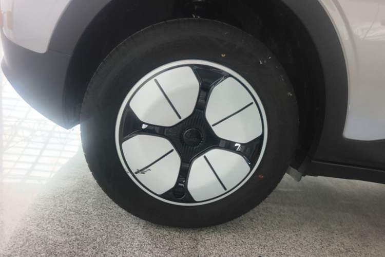 Used Geely Galaxy Geome 2025 410 km Free Version Right Rear Wheel Hub