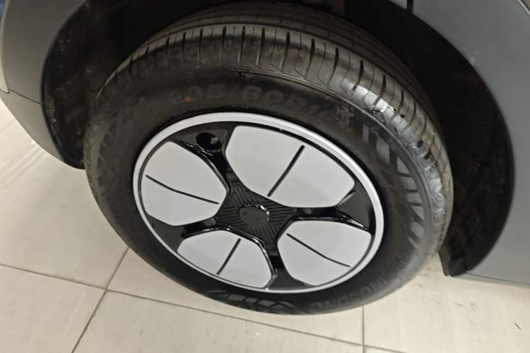 Used Geely Galaxy Geome 2025 310km Youth Edition Right Rear Wheel Hub