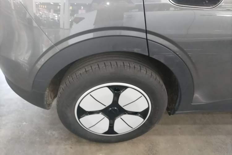 Used Geely Galaxy Geome 2025 310km Youth Edition Right Rear Wheel Hub