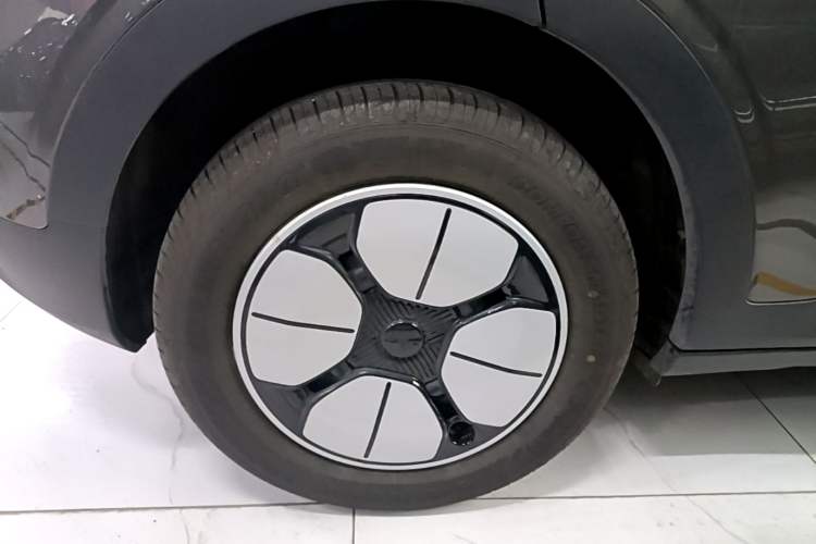 Used Geely Galaxy Geome 2025 310km Youth Edition Right Rear Wheel Hub