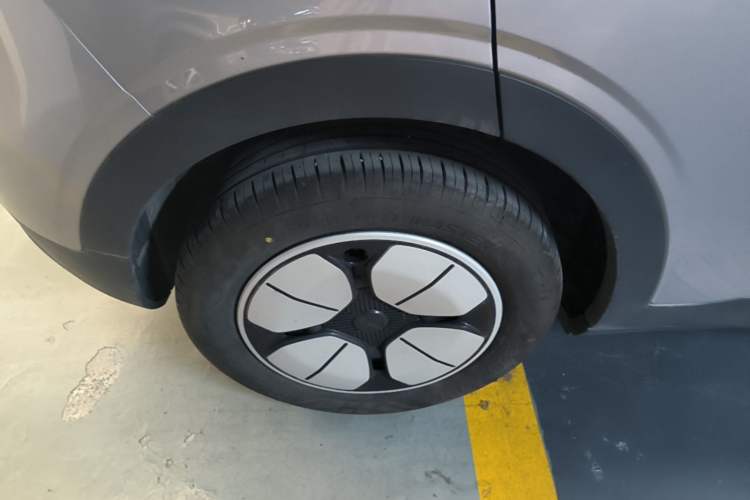 Used Geely Galaxy Geome 2025 310km Youth Edition Right Rear Wheel Hub