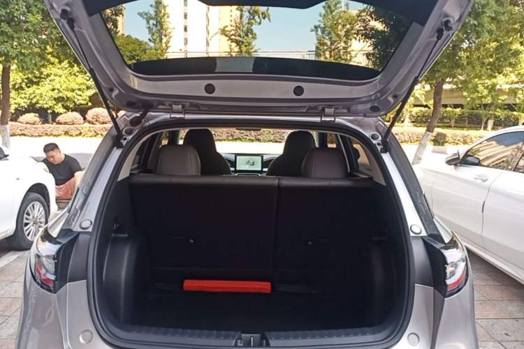Used Geely Galaxy Geome 2025 310km Youth Edition Trunk