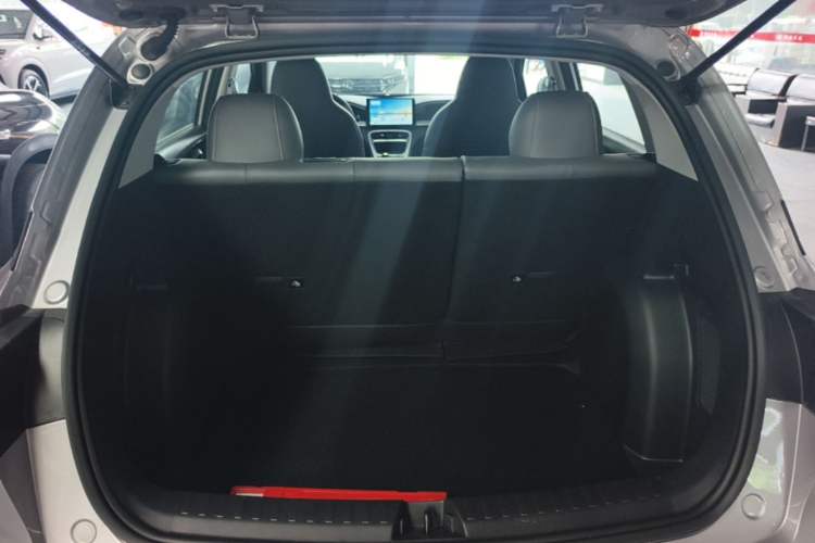 Used Geely Galaxy Geome 2025 310km Youth Edition Trunk