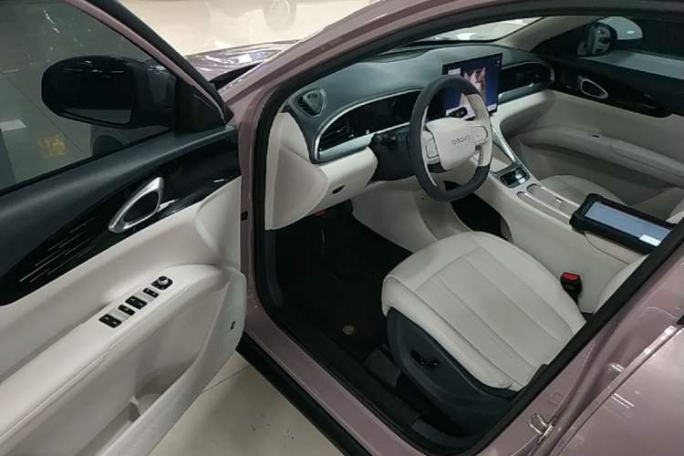 Used Geely Galaxy Geome 2025 UP 410km Exploration Edition Driver Seat