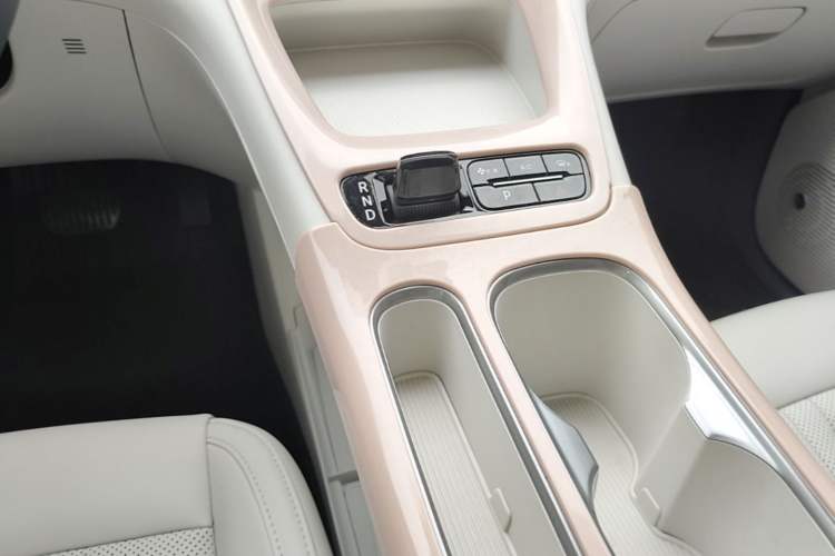 Used Geely Galaxy Geome 2025 UP 410km Exploration Edition Gear Lever