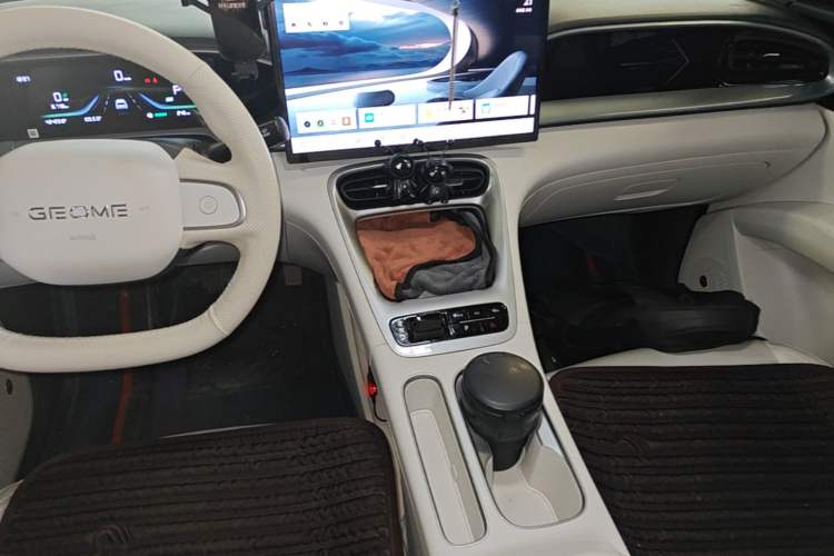 Used Geely Galaxy Geome 2025 UP 410km Exploration Edition Audio And AC Panel