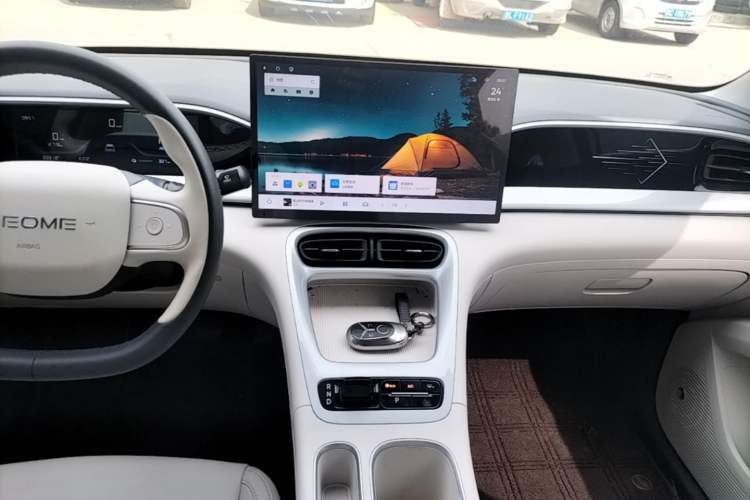 Used Geely Galaxy Geome 2025 410 km Free Version Audio And AC Panel