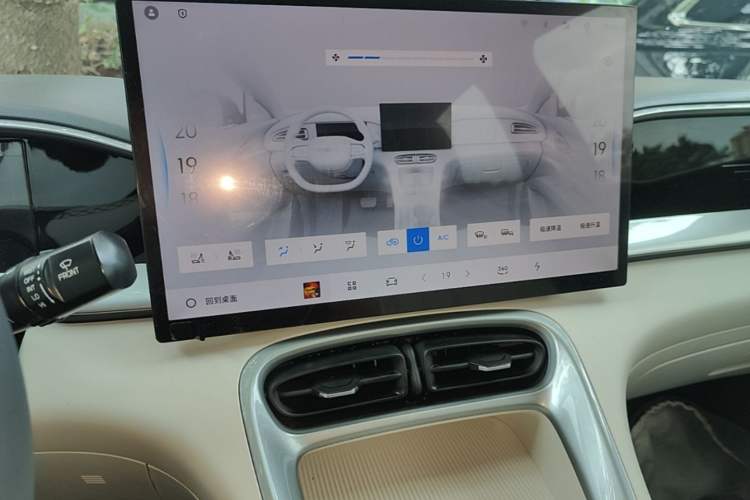 Used Geely Galaxy Geome 2025 UP 410km Exploration Edition Audio And AC Panel