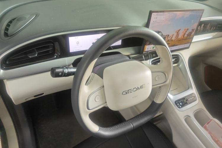 Used Geely Galaxy Geome 2025 UP 410km Exploration+ Edition Center Console