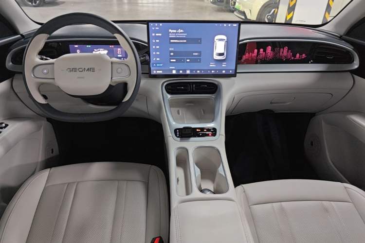 Used Geely Galaxy Geome 2025 UP 410km Exploration+ Edition Center Console