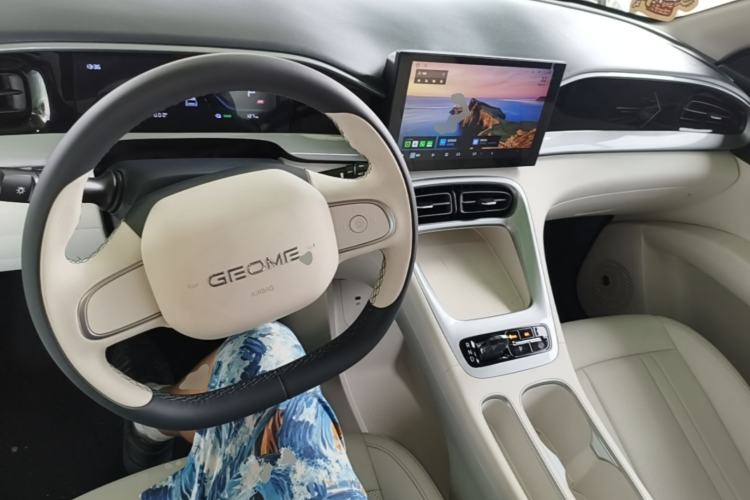 Used Geely Galaxy Geome 2025 310km Youth Edition Center Console