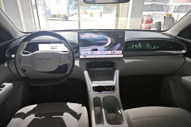 Used Geely Galaxy Geome 2025 UP 410km Exploration+ Edition Center Console