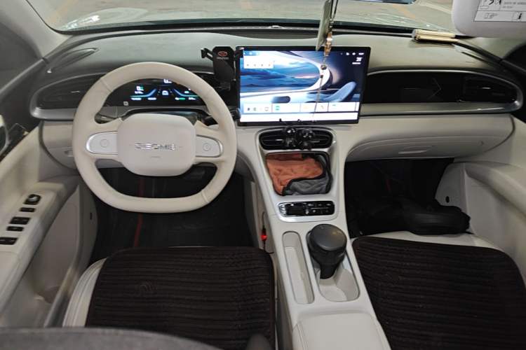 Used Geely Galaxy Geome 2025 UP 410km Exploration Edition Center Console