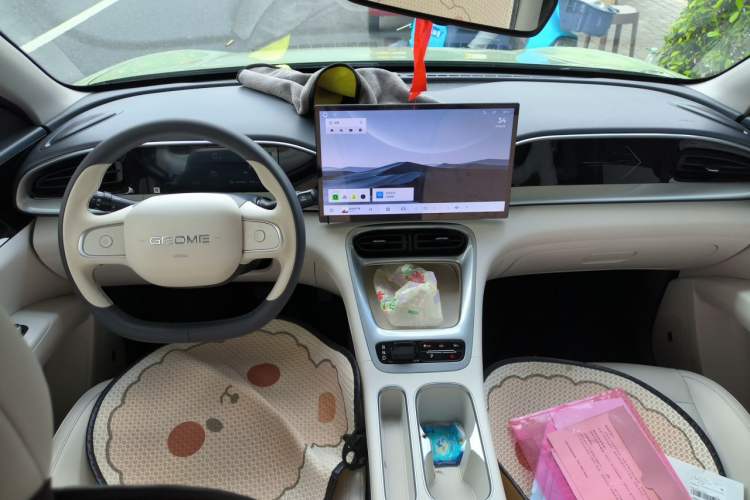 Used Geely Galaxy Geome 2025 UP 410km Exploration Edition Center Console