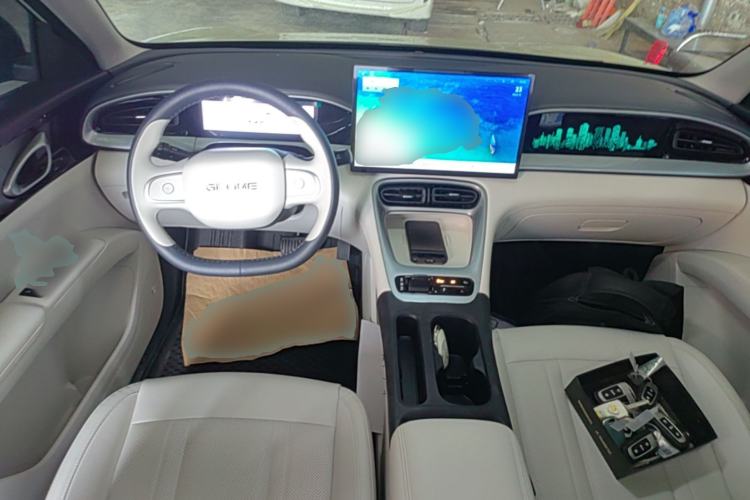 Used Geely Galaxy Geome 2025 UP 410km Exploration+ Edition Center Console