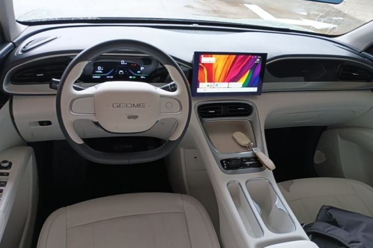 Used Geely Galaxy Geome 2025 410 km Free Version Center Console