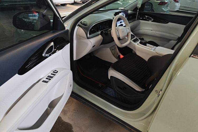 Used Geely Galaxy Geome 2025 UP 410km Exploration Edition Driver Seat