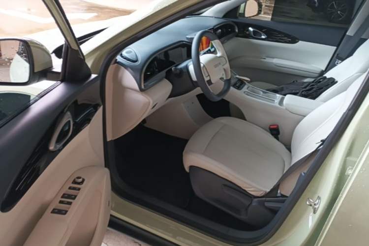 Used Geely Galaxy Geome 2025 410 km Free Version Driver Seat