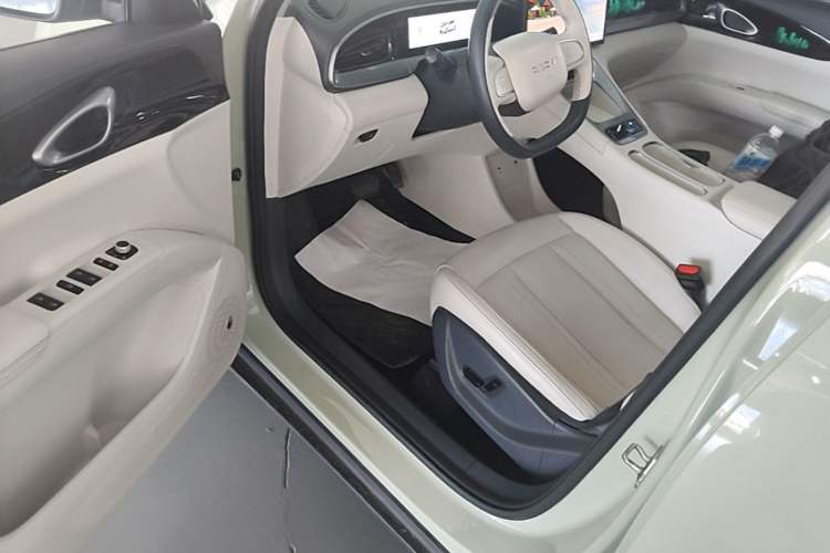 Used Geely Galaxy Geome 2025 UP 410km Exploration+ Edition Driver Seat
