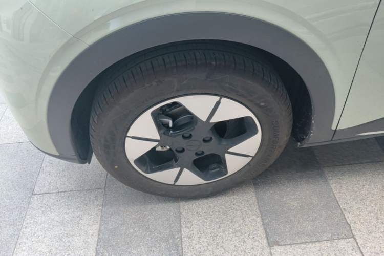 Used Geely Galaxy Geome 2025 UP 410km Exploration Edition Exterior 4