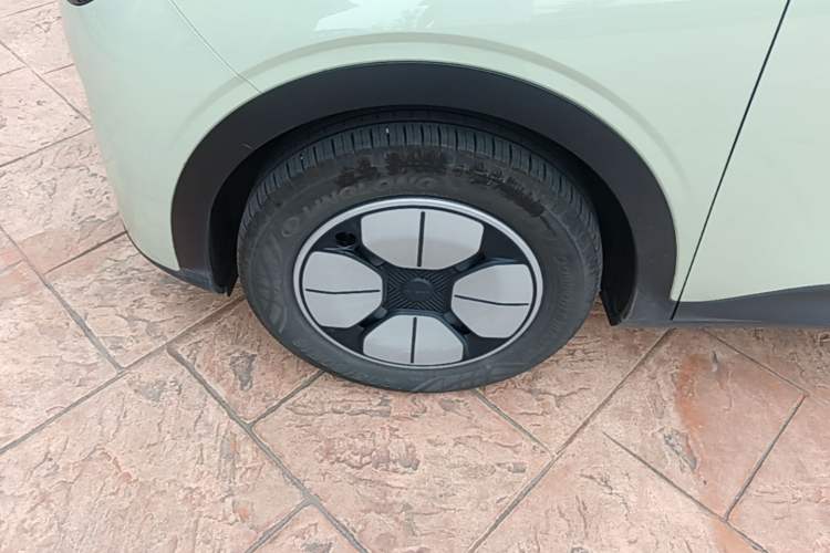 Used Geely Galaxy Geome 2025 310km Youth Edition Exterior 4