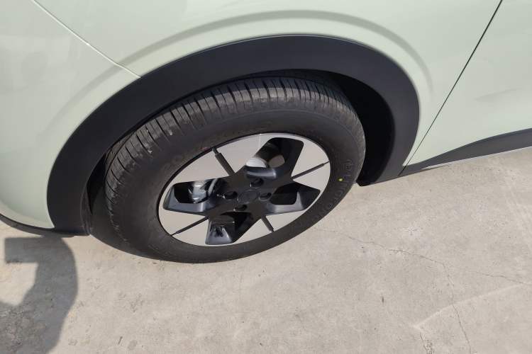 Used Geely Galaxy Geome 2025 UP 410km Exploration Edition Exterior 4
