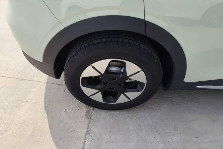 Used Geely Galaxy Geome 2025 UP 410km Exploration Edition Exterior 5