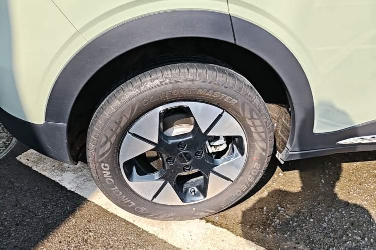 Used Geely Galaxy Geome 2025 UP 410km Exploration Edition Exterior 5