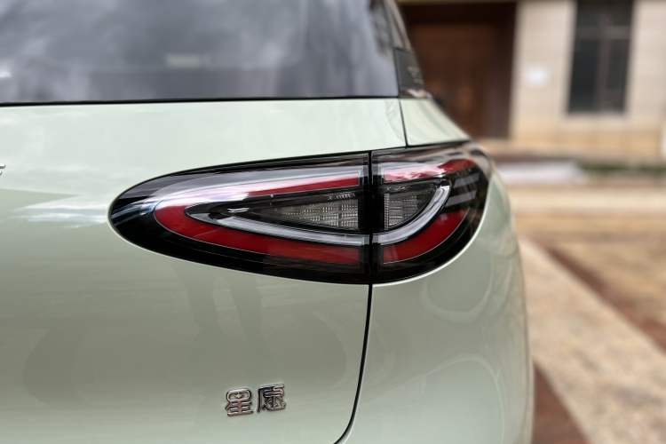 Used Geely Galaxy Geome 2025 UP 410km Exploration+ Edition Exterior 9